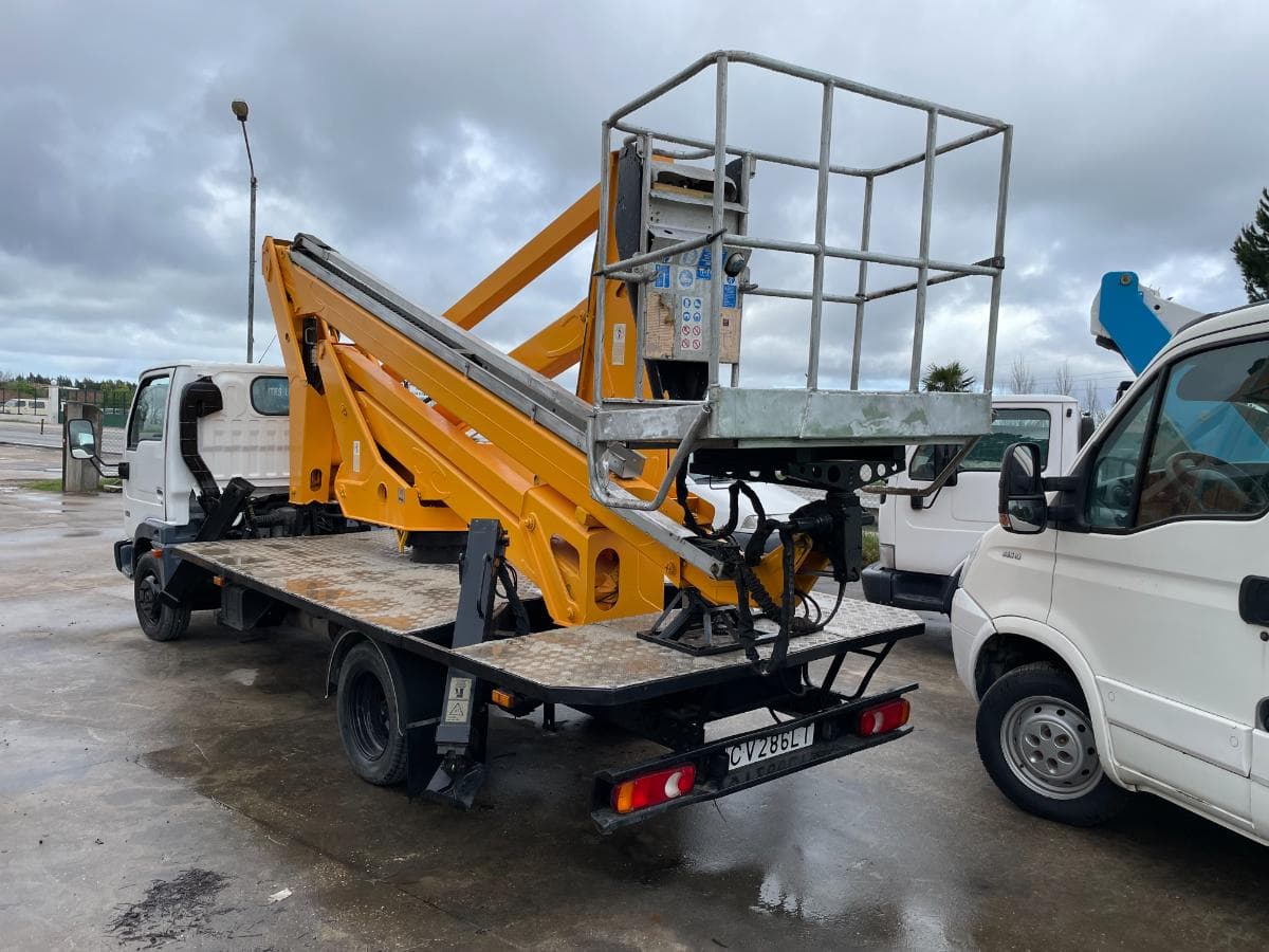 Nissan Cabstar Com Plataforma Elevatória — imagen 3
