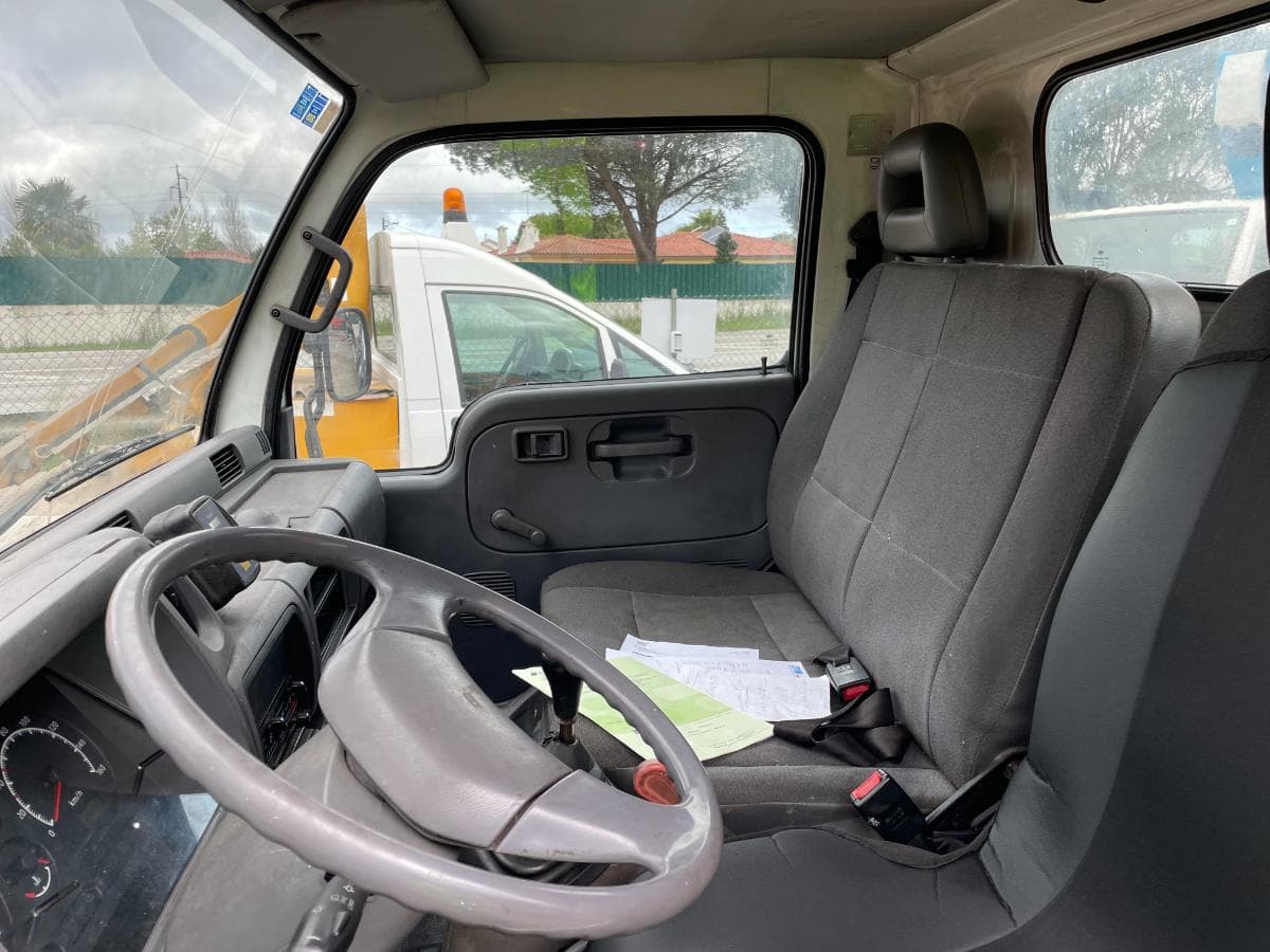Nissan Cabstar Com Plataforma Elevatória — imagen 5