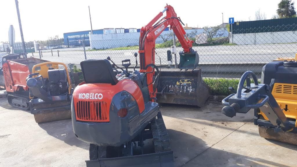 Mini Giratória Kobelco SK 007 — imagem 3