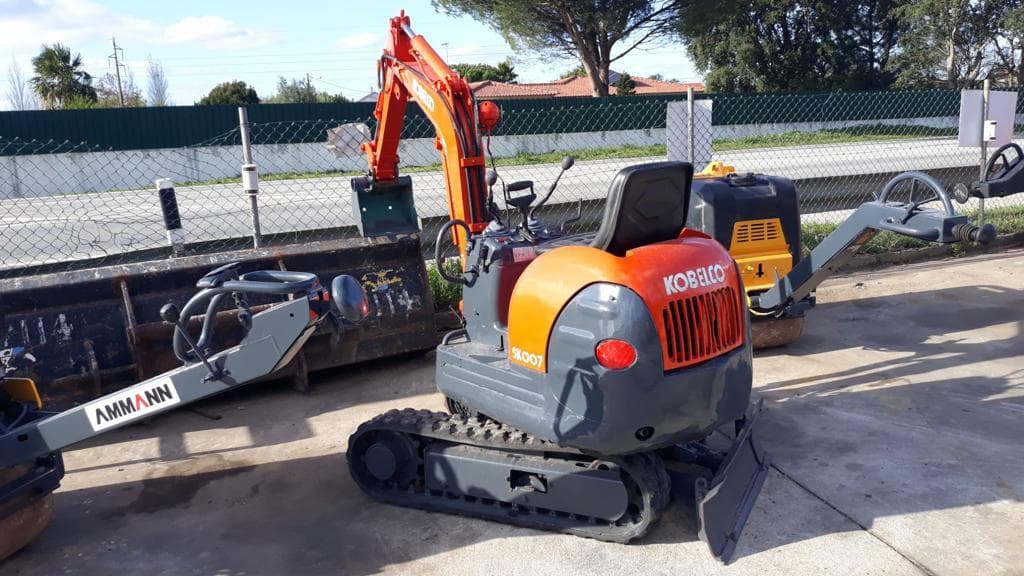 Mini Giratória Kobelco SK 007 — imagem 4