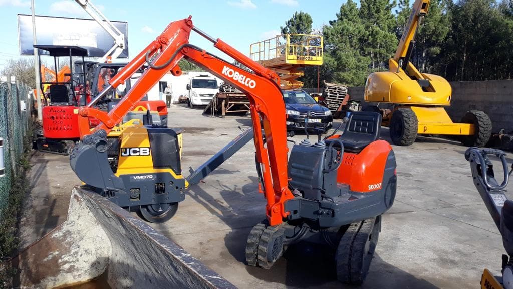 Mini Giratória Kobelco SK 007 — imagem 1