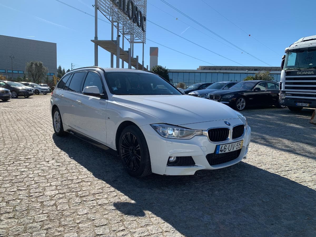 BMW 318D Touring · Ano 2014 — imagem 1