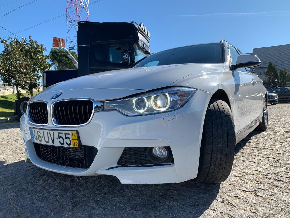 BMW 318D Touring · Ano 2014 — imagem 11