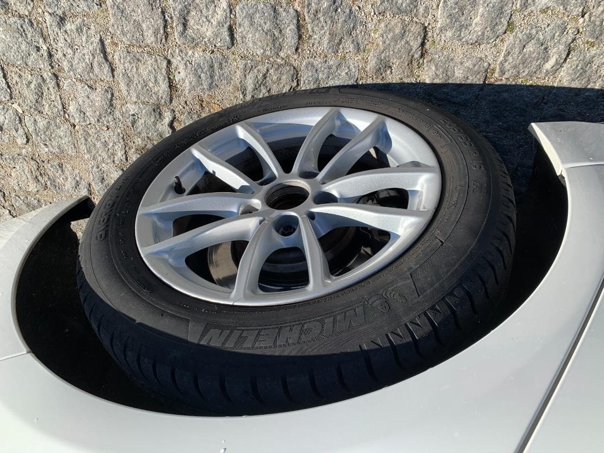 BMW 318D Touring · Ano 2014 — imagem 15
