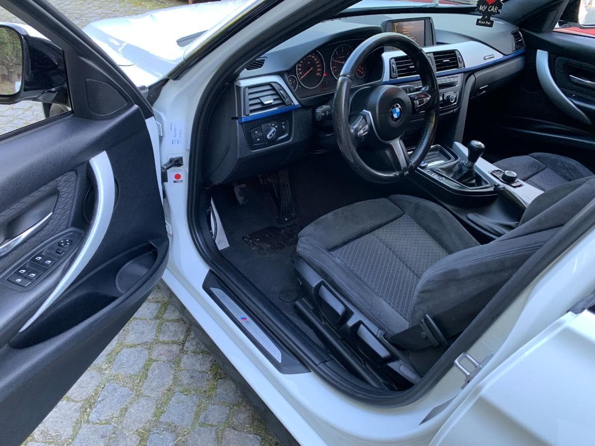 BMW 318D Touring · Ano 2014 — imagem 19