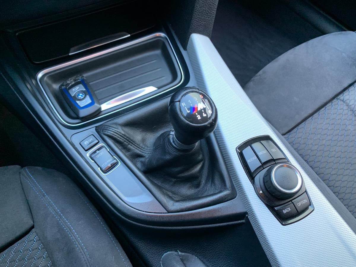 BMW 318D Touring · Ano 2014 — imagem 27