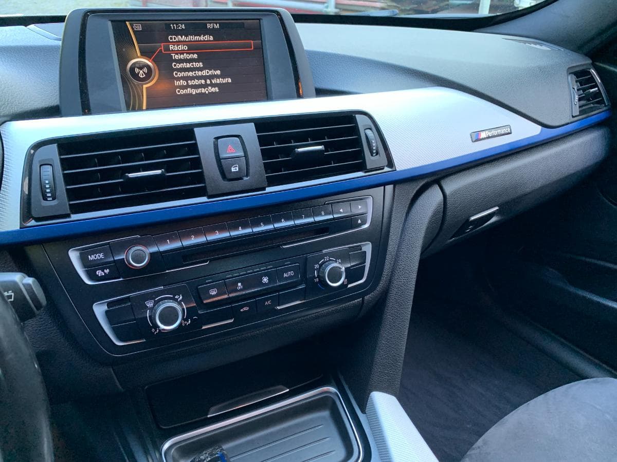 BMW 318D Touring · Ano 2014 — imagem 31