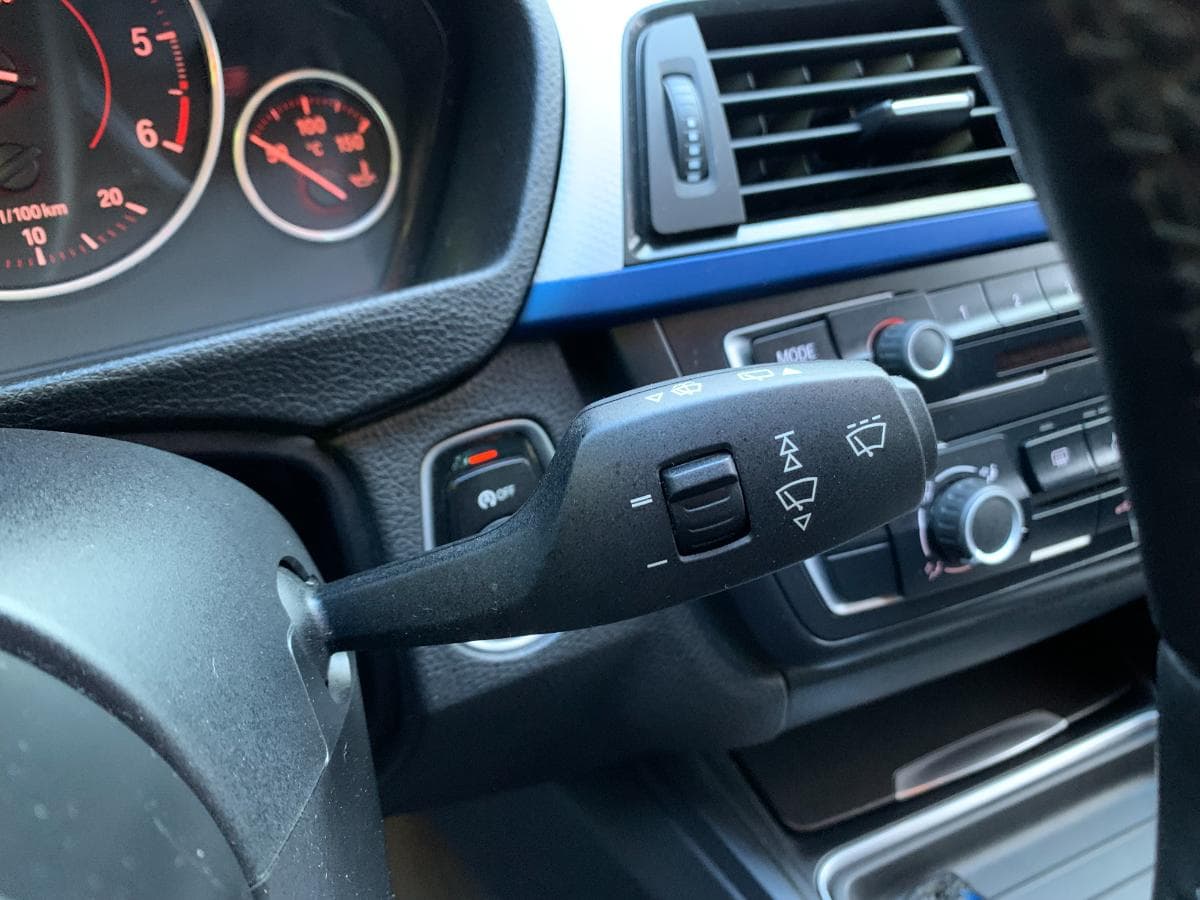 BMW 318D Touring · Ano 2014 — imagem 28