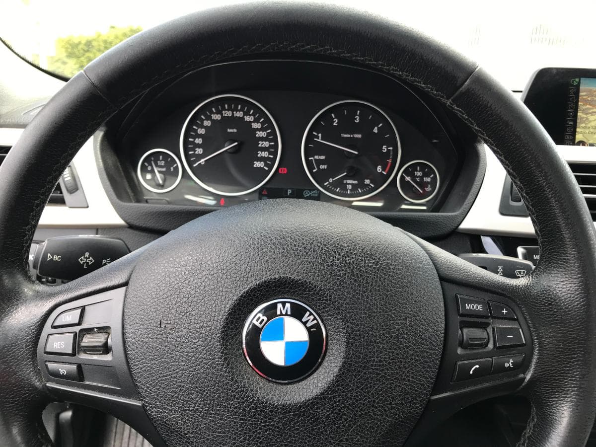 BMW 316D · Ano 2017 — imagem 27
