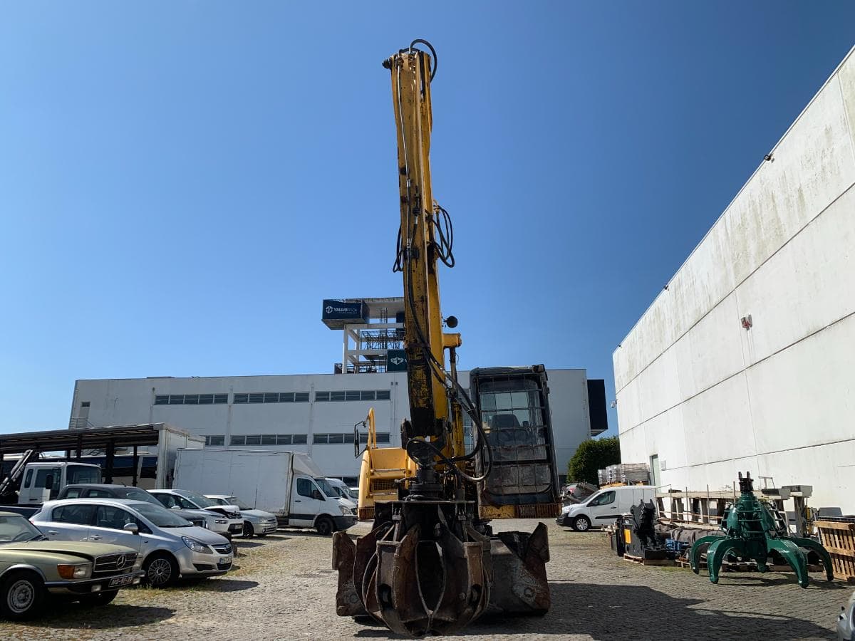 Giratória Furukawa W735LS Com Pinça Sucata — image 4