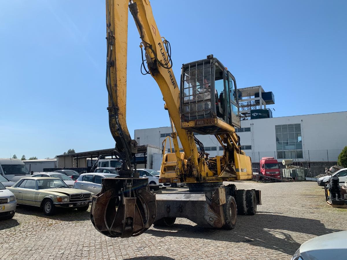 Giratória Furukawa W735LS Com Pinça Sucata — image 20