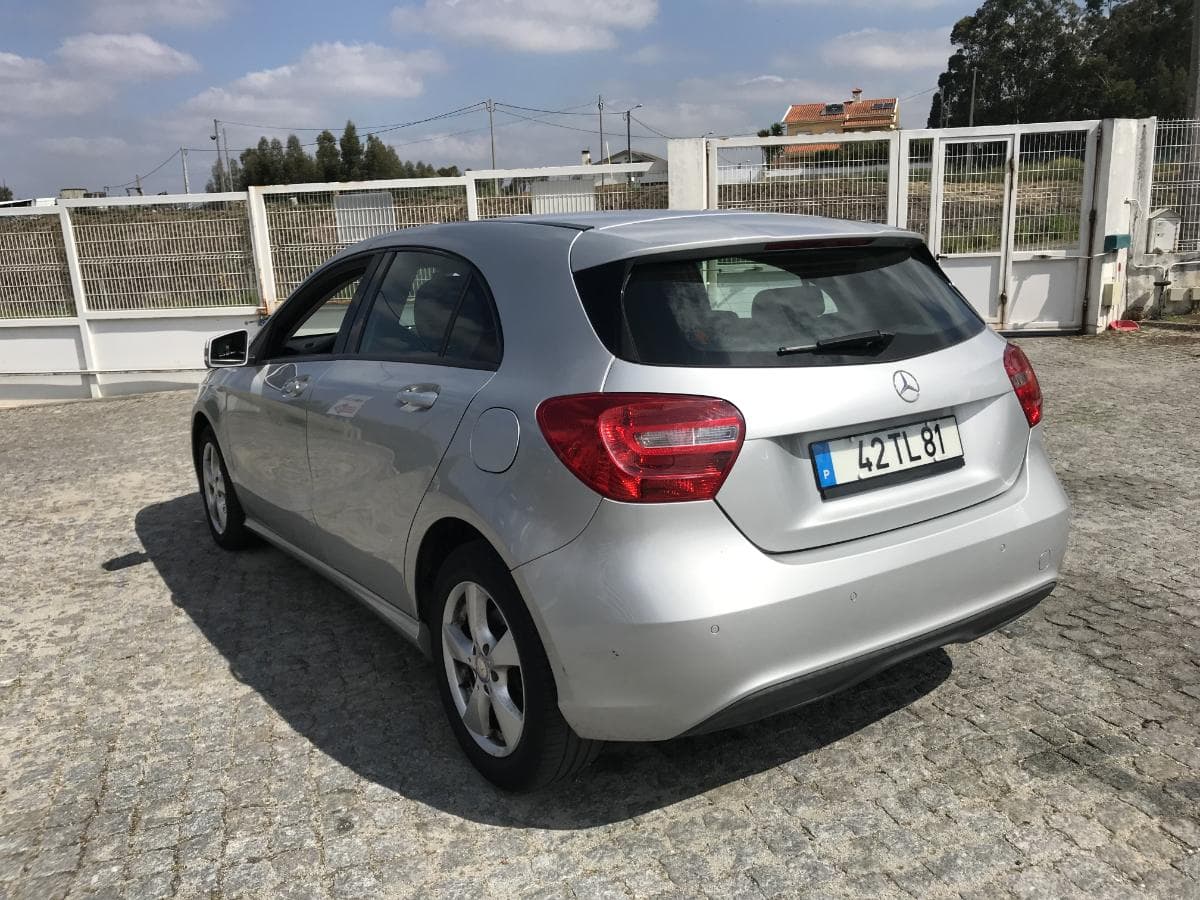 Mercedes-Benz A180CDI · Ano 2013 — image 11