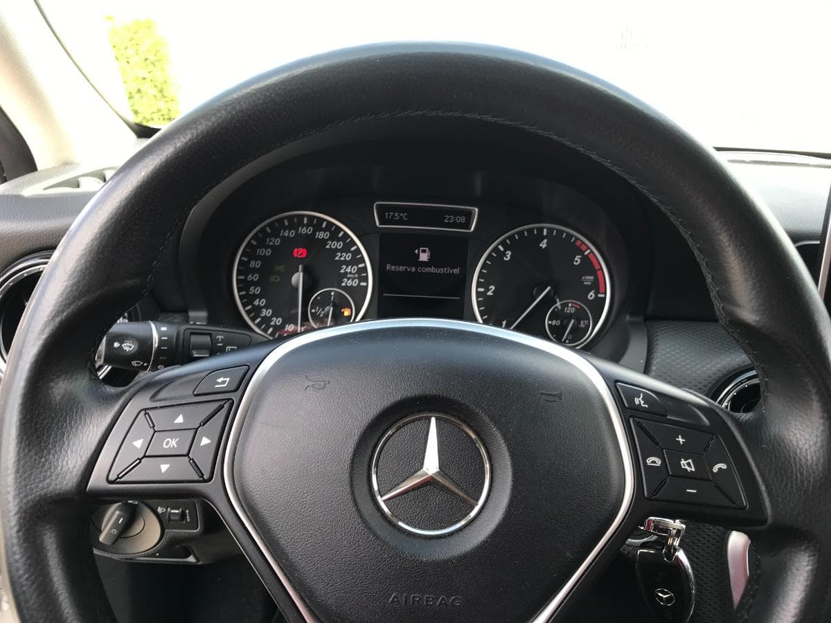Mercedes-Benz A180CDI · Ano 2013 — image 23