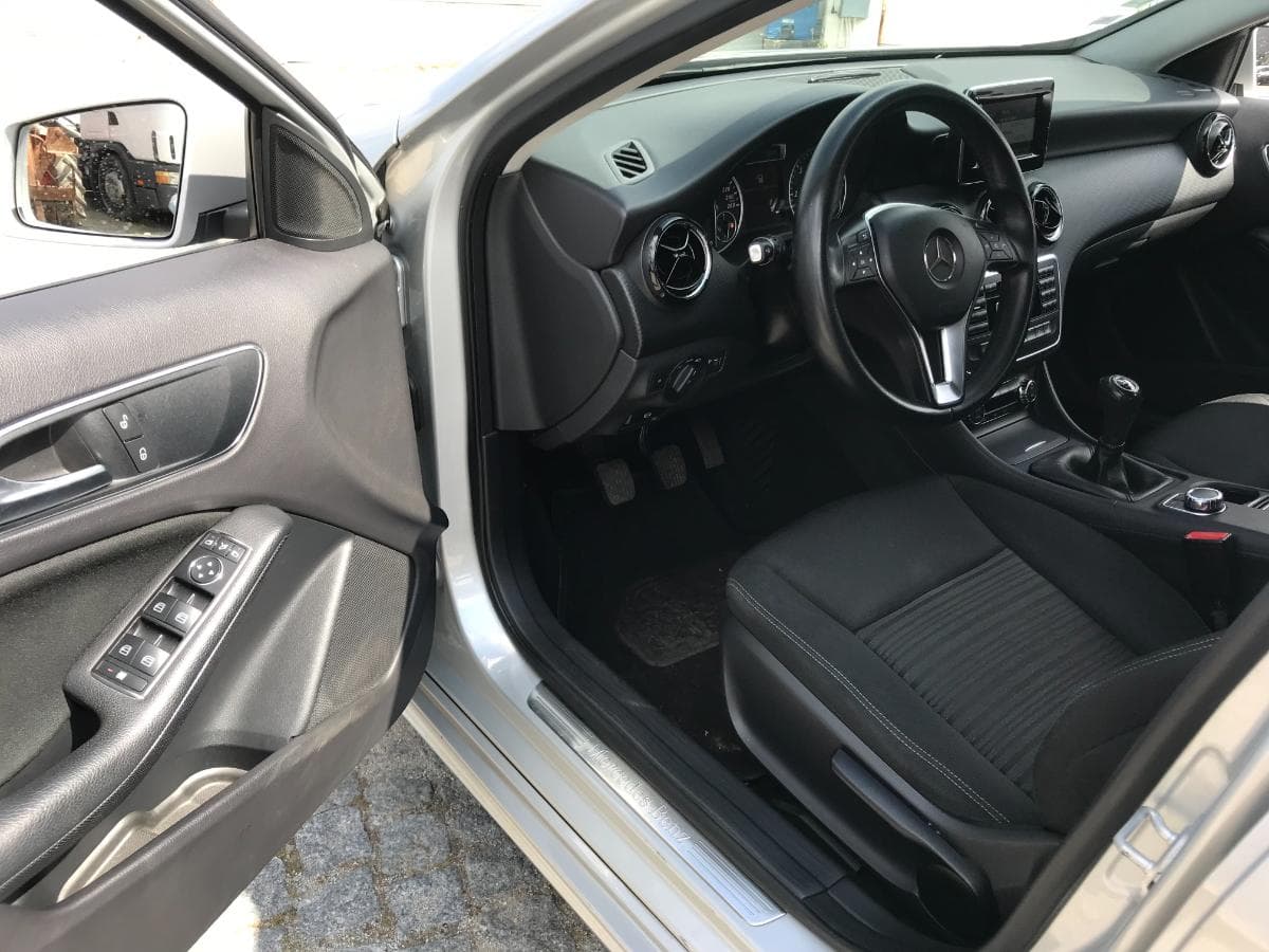 Mercedes-Benz A180CDI · Ano 2013 — image 17