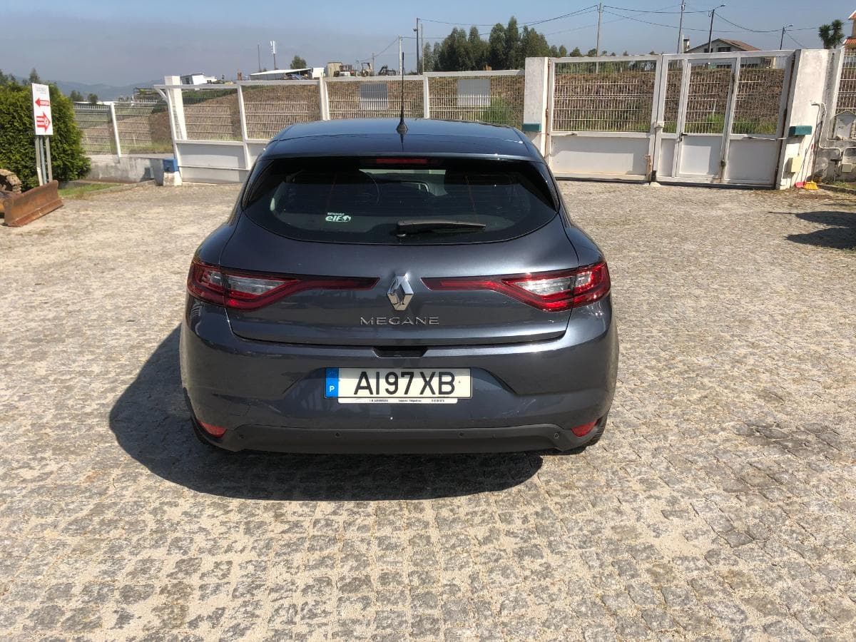 Renault · Ano    AI-97-XB — imagem 7