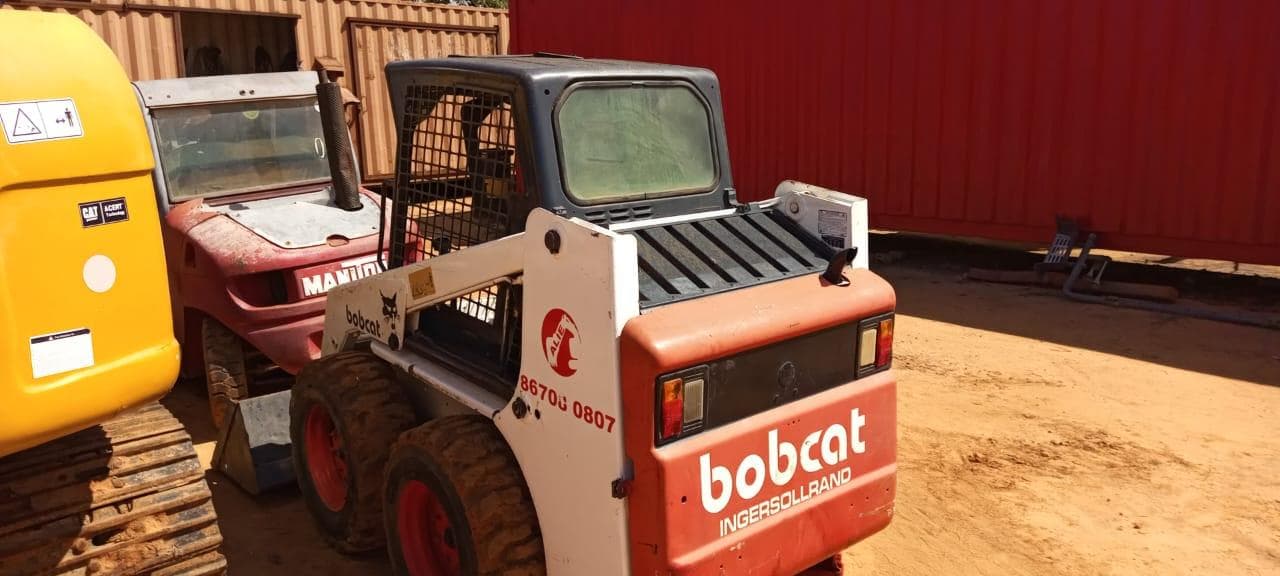 Bobcat S300 4X4 — image 8