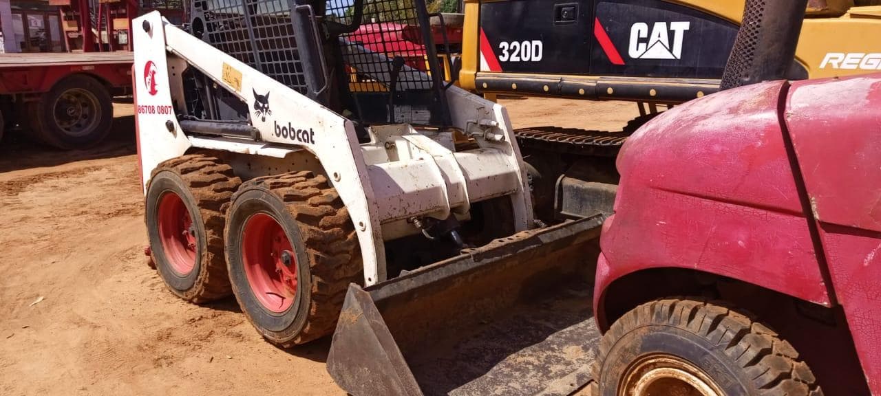 Bobcat S300 4X4 — image 4
