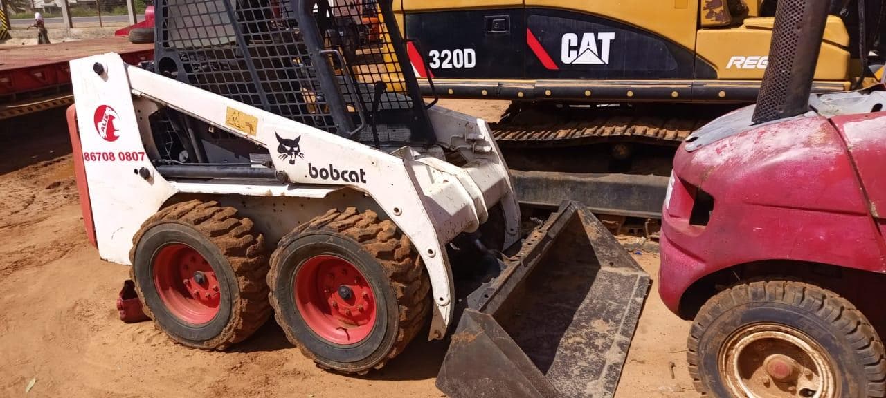 Bobcat S300 4X4 — image 5