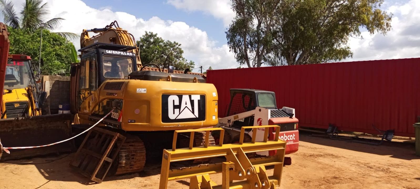 Escavadeira Caterpillar 320D — image 11