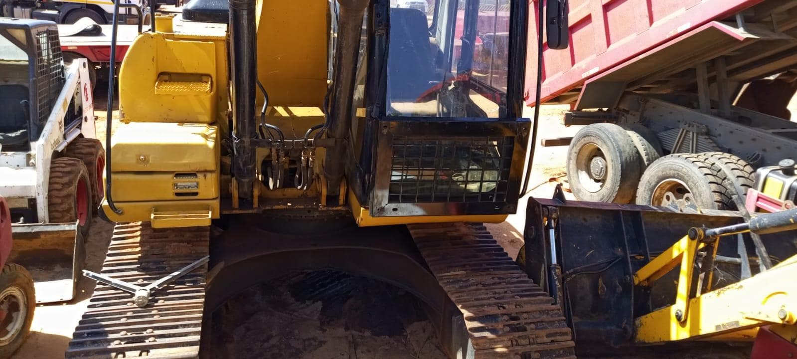 Escavadeira Caterpillar 320D — image 10