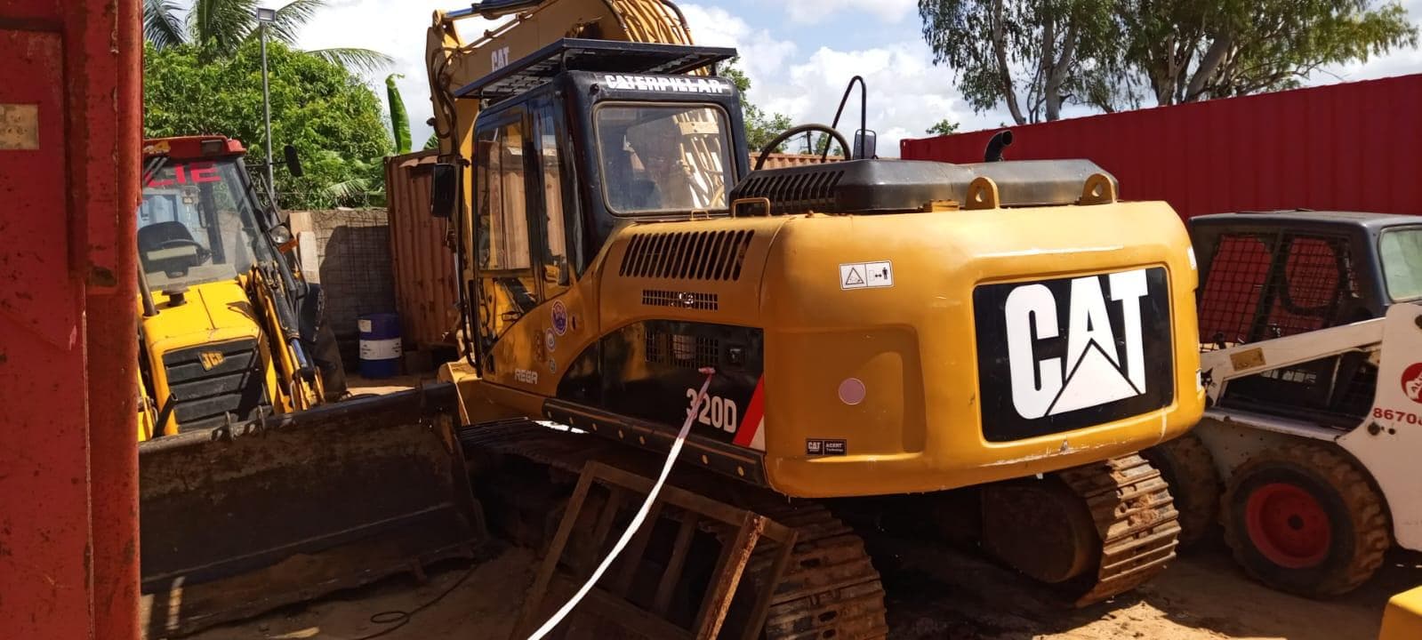 Escavadeira Caterpillar 320D — image 4