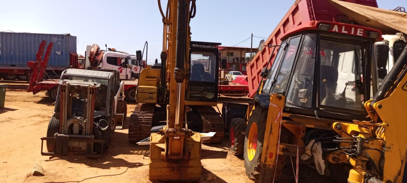 Escavadeira Caterpillar 320D — image 8