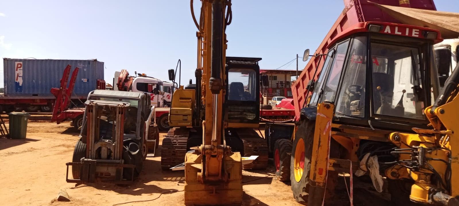 Escavadeira Caterpillar 320D — image 12