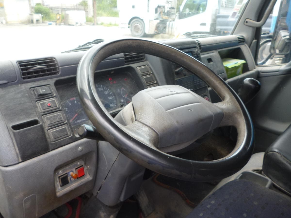 MITSUBISHI CANTER FUSO — imagen 5