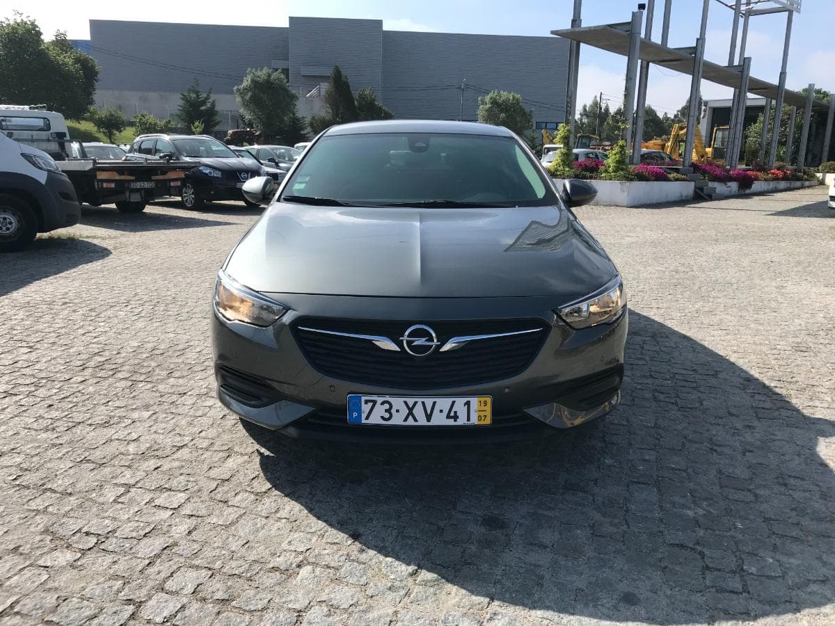 Opel Insígnia Grand Sport 1.6 TDCI · Ano 2019 — imagem 3