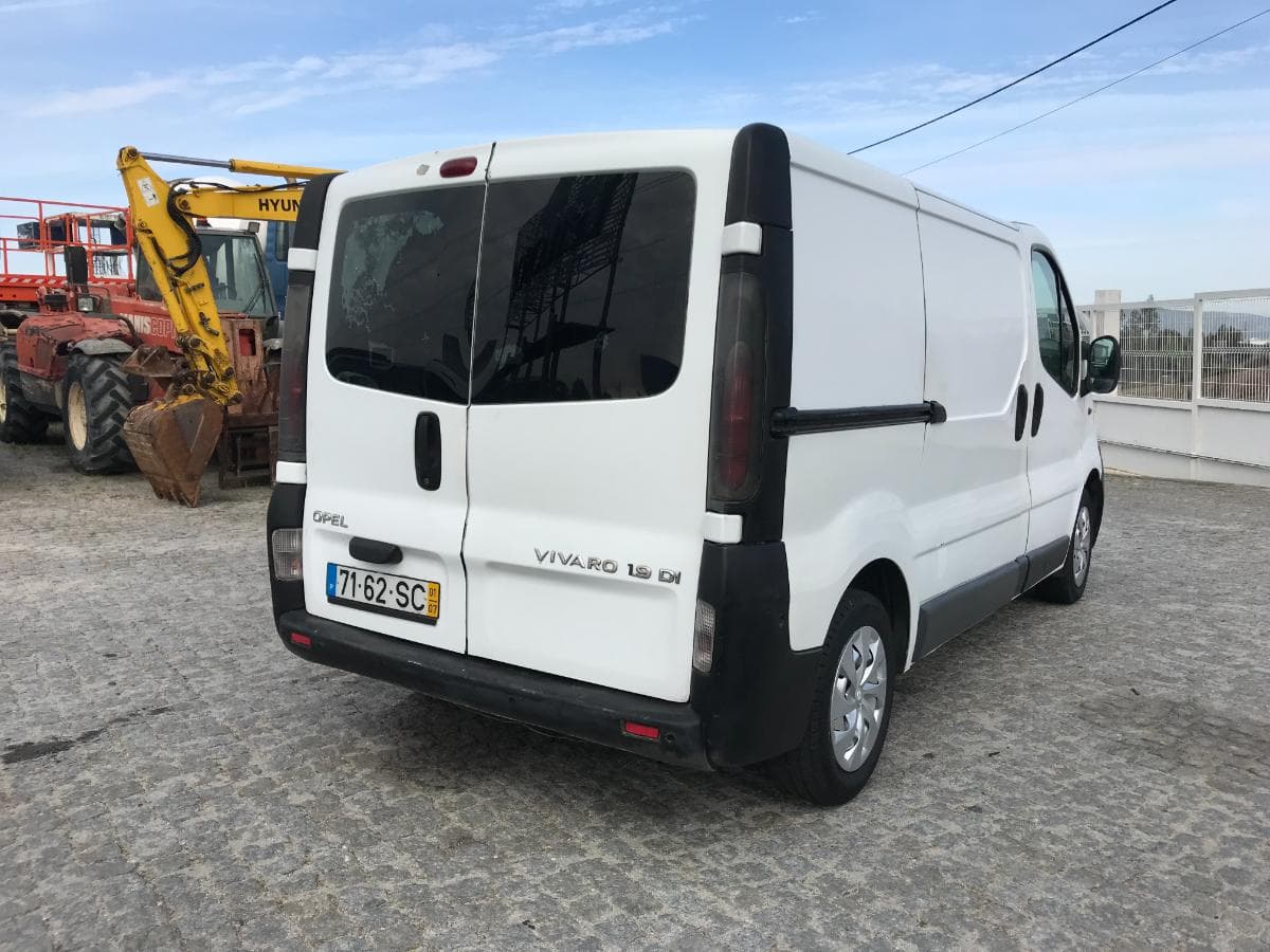 Opel Vívaro 1.9DI · Ano 2001 — imagem 11