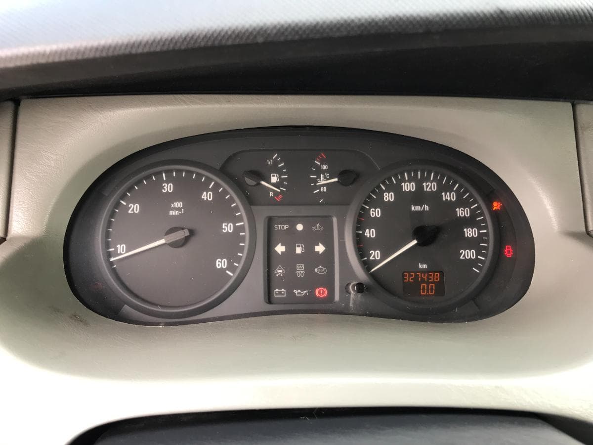Opel Vívaro 1.9DI · Ano 2001 — imagem 21