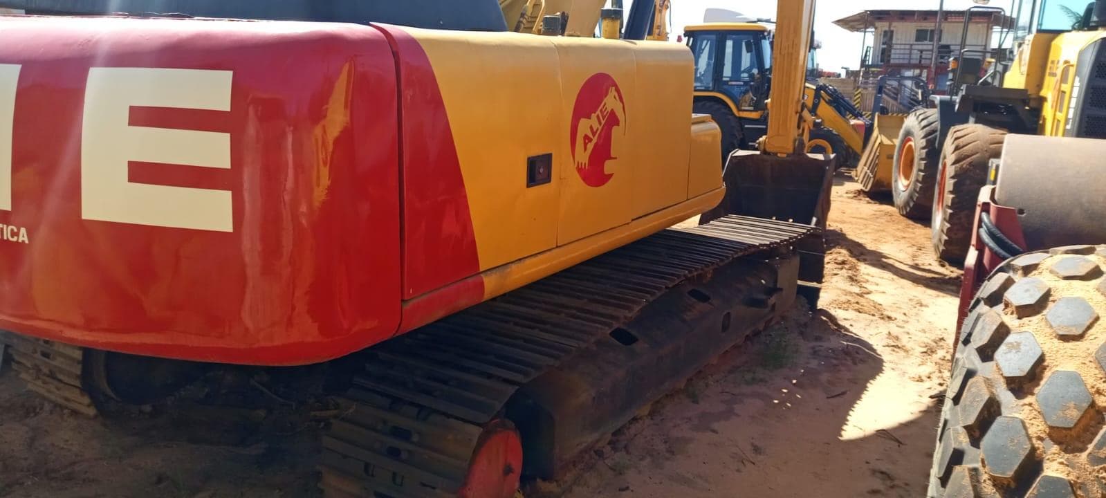 Escavadeira HYUNDAI PC 210 — imagem 5