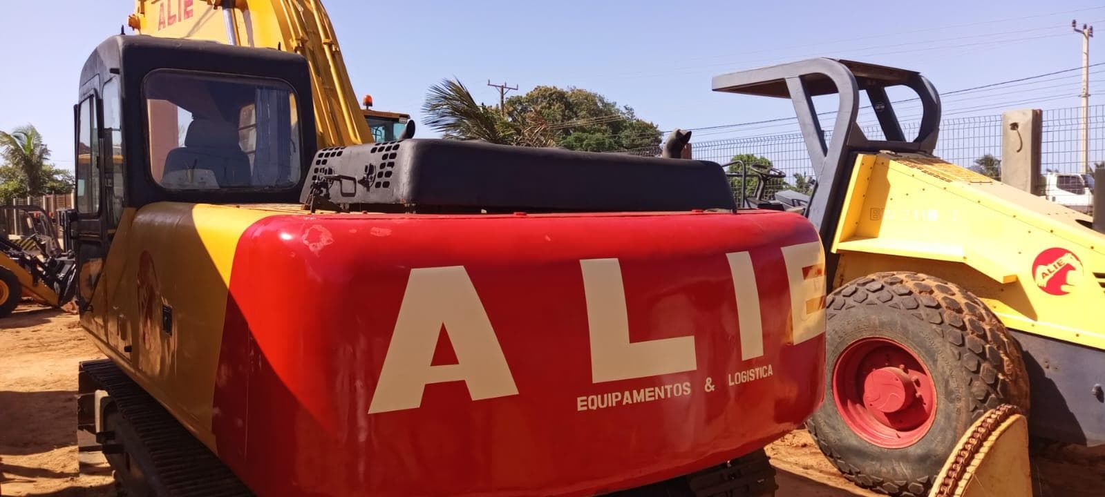 Escavadeira HYUNDAI PC 210 — imagem 6