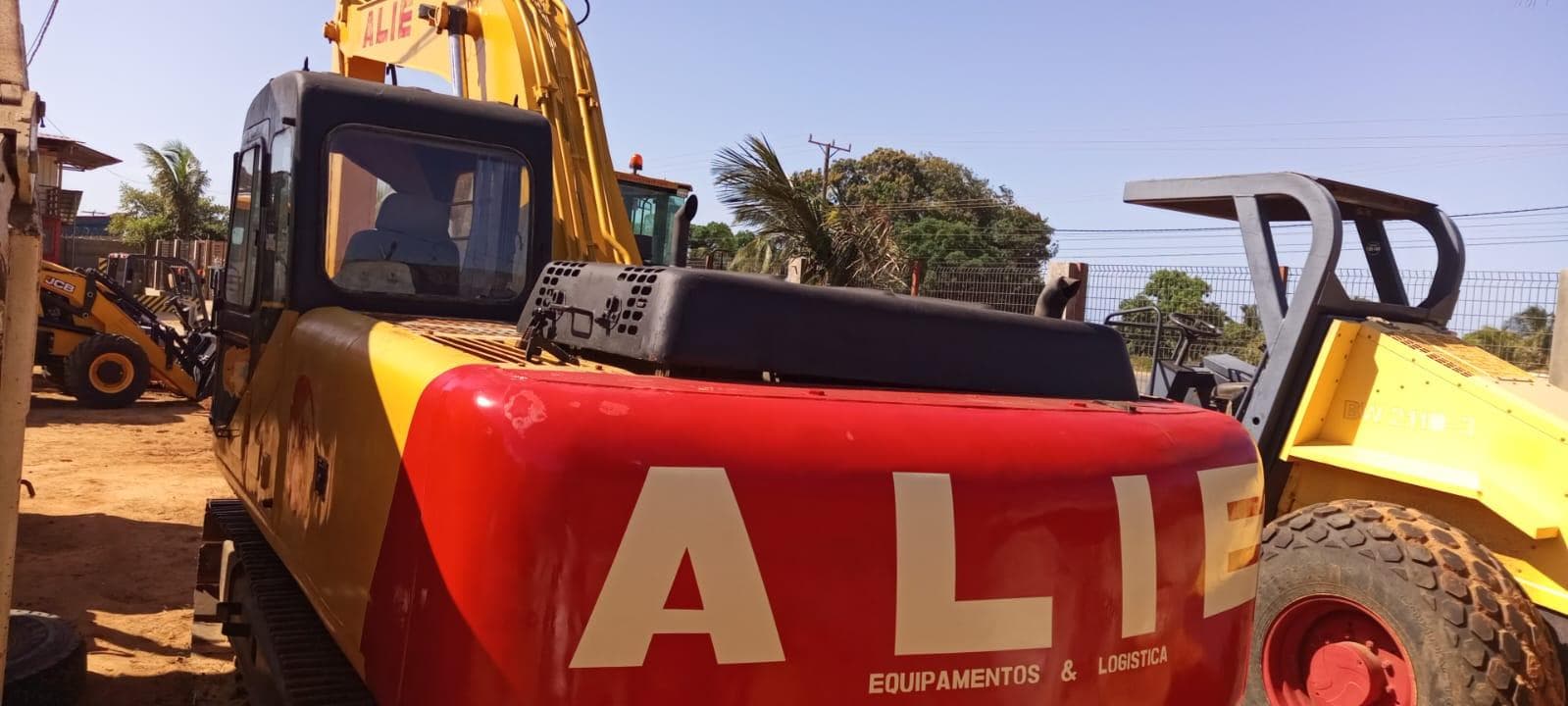 Escavadeira HYUNDAI PC 210 — imagem 8