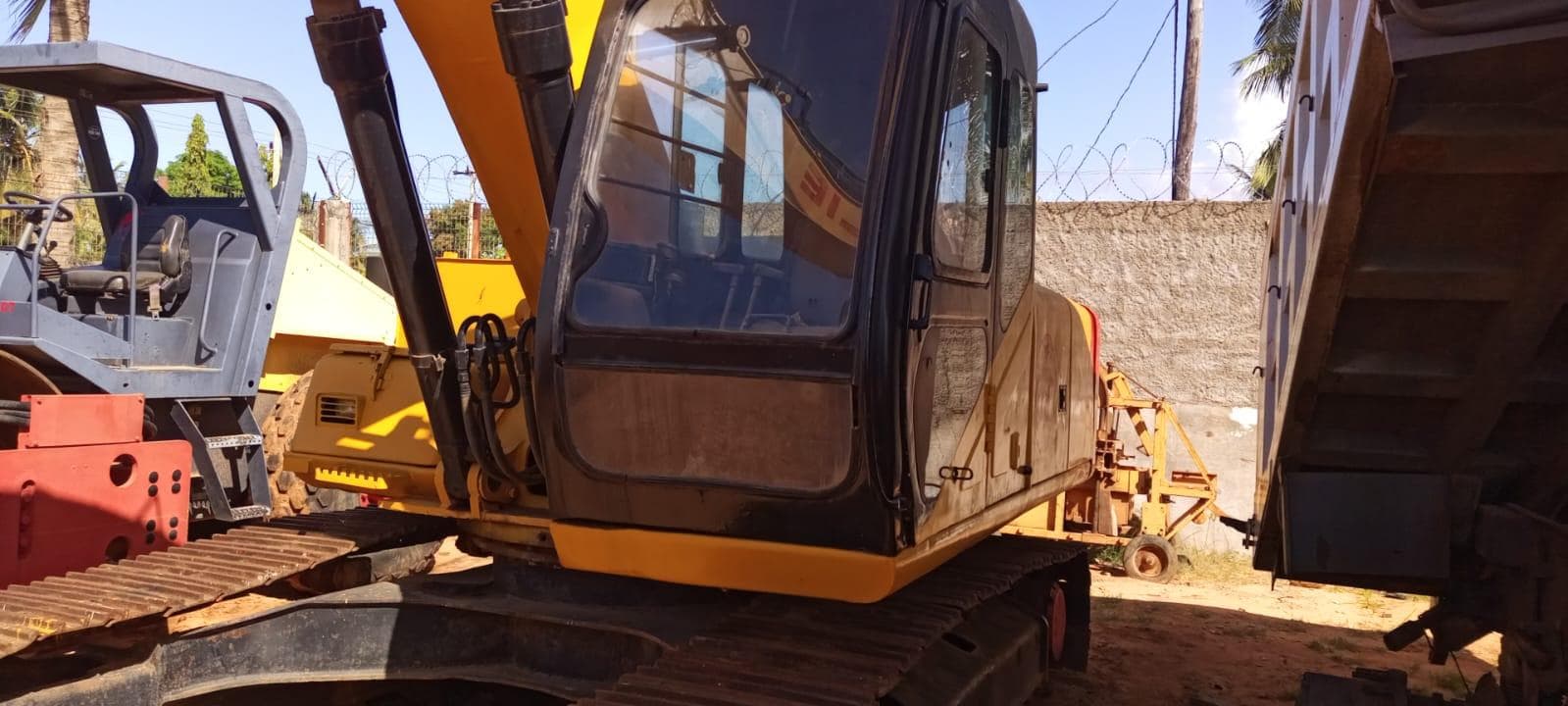 Escavadeira HYUNDAI PC 210 — imagem 11