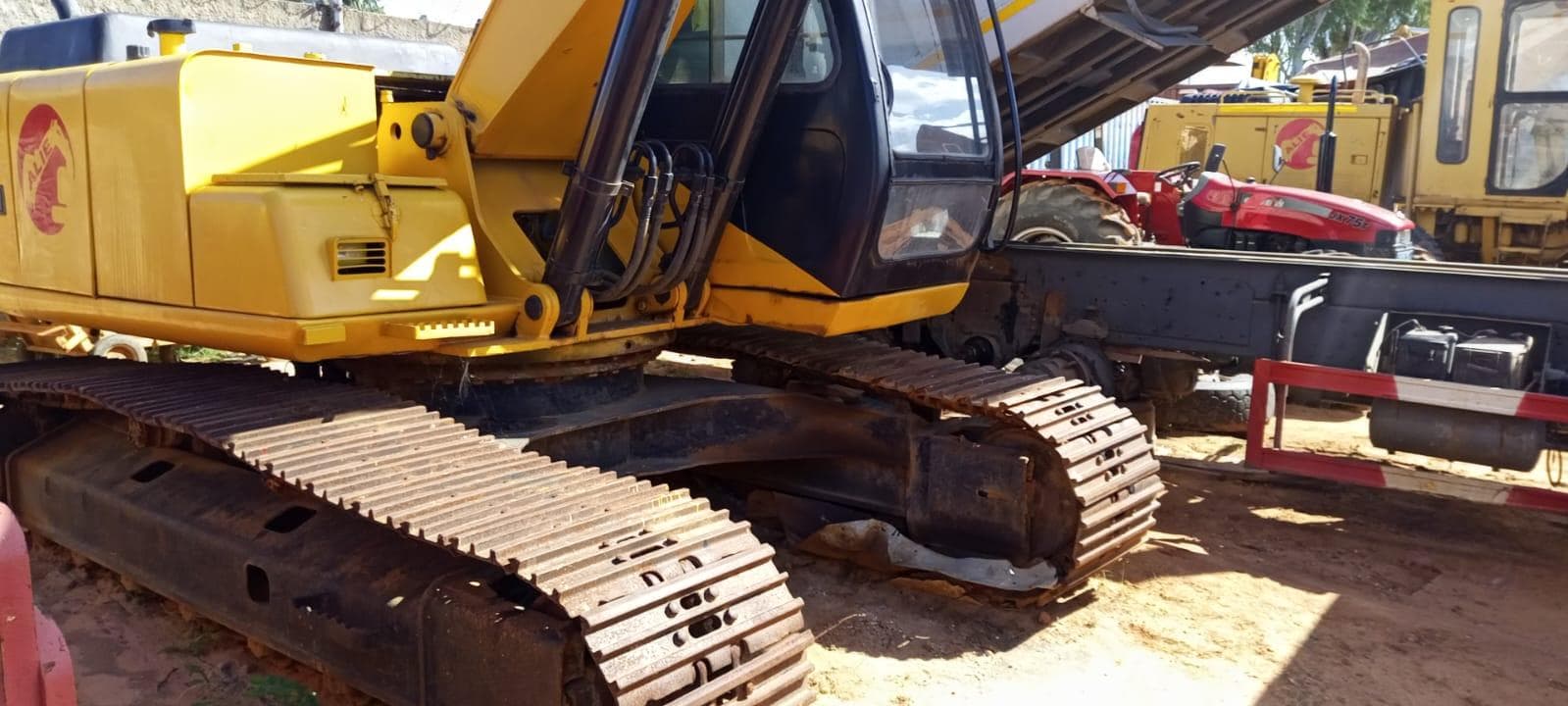 Escavadeira HYUNDAI PC 210 — imagem 14