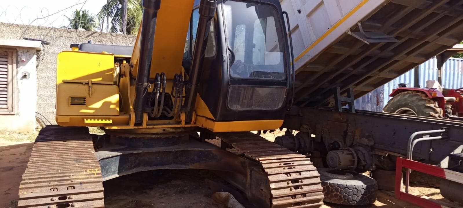 Escavadeira HYUNDAI PC 210 — imagem 13