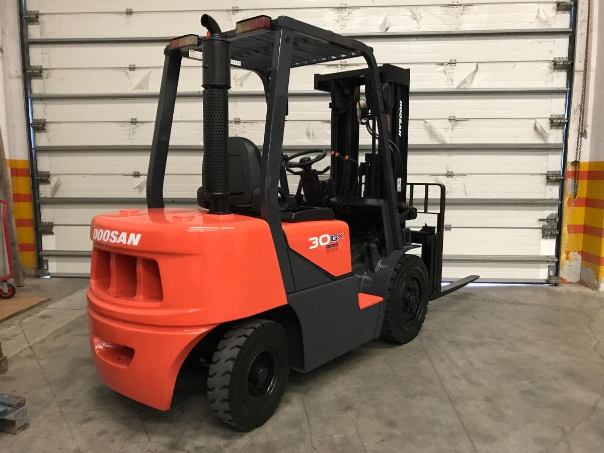 Empilhador Doosan D30GX — imagen 3