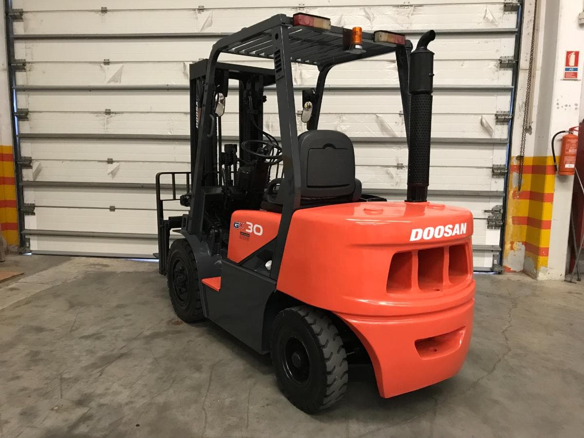 Empilhador Doosan D30GX — imagen 4
