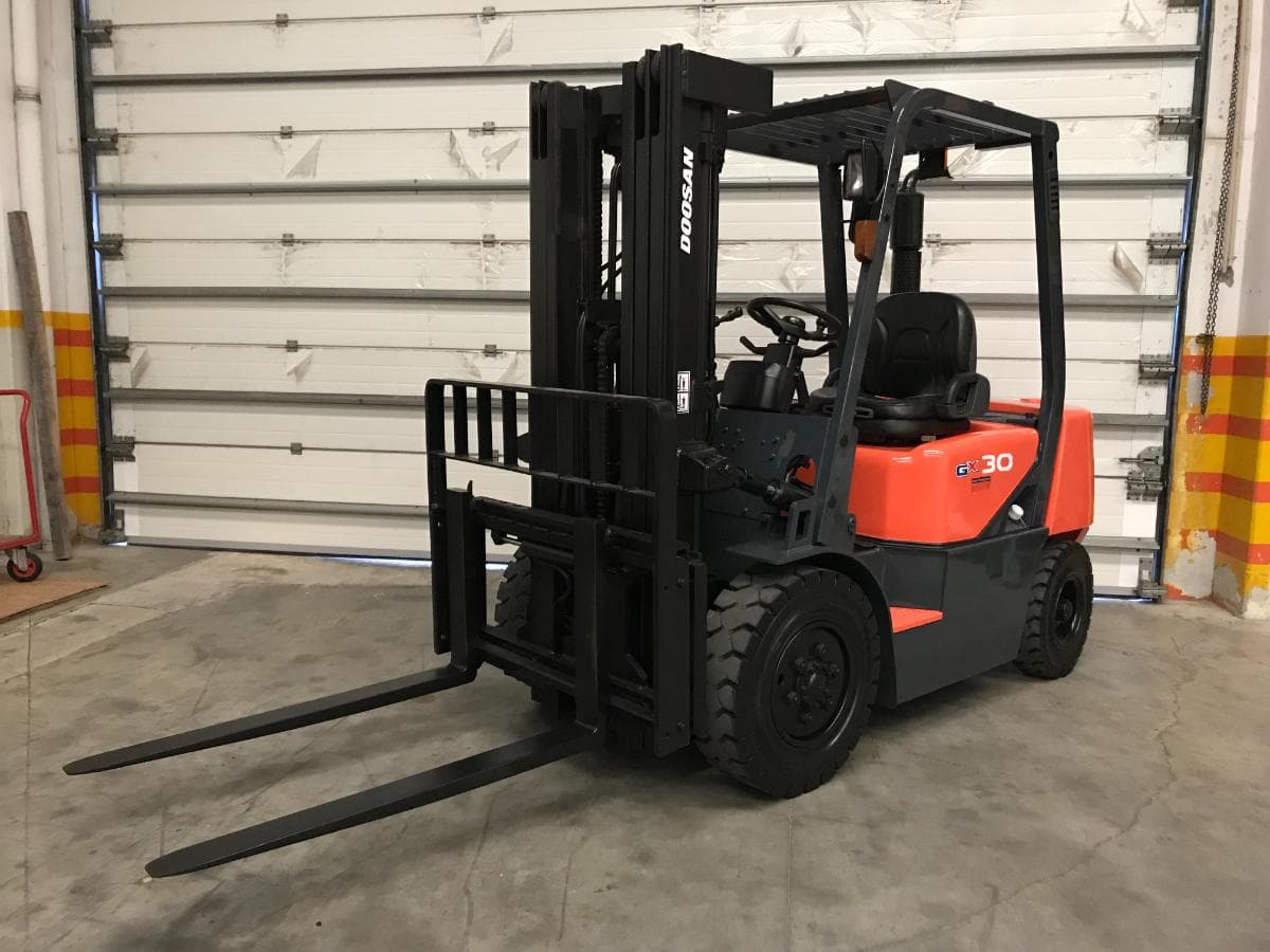 Empilhador Doosan D30GX — imagen 2