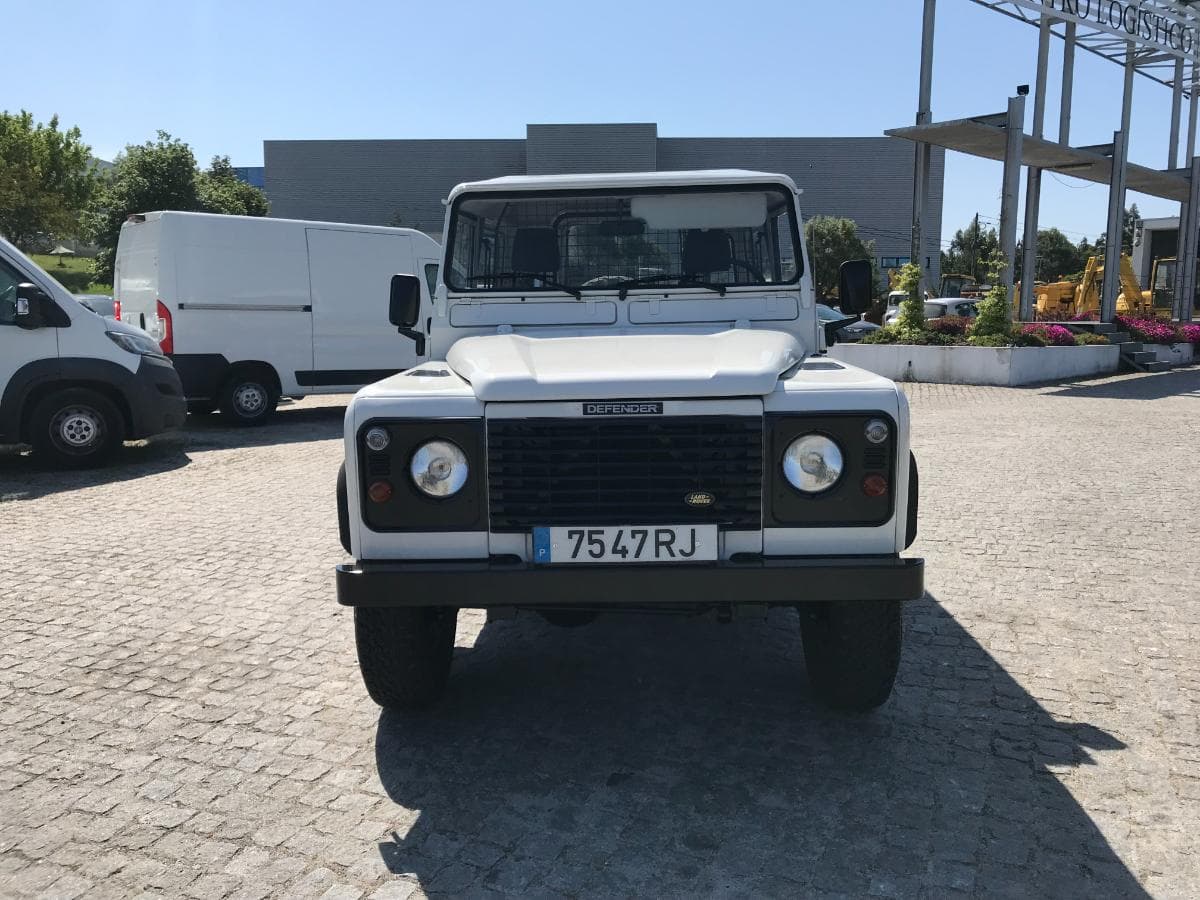 Land Rover Defender TD5 90HT · Ano 2001 — imagen 2