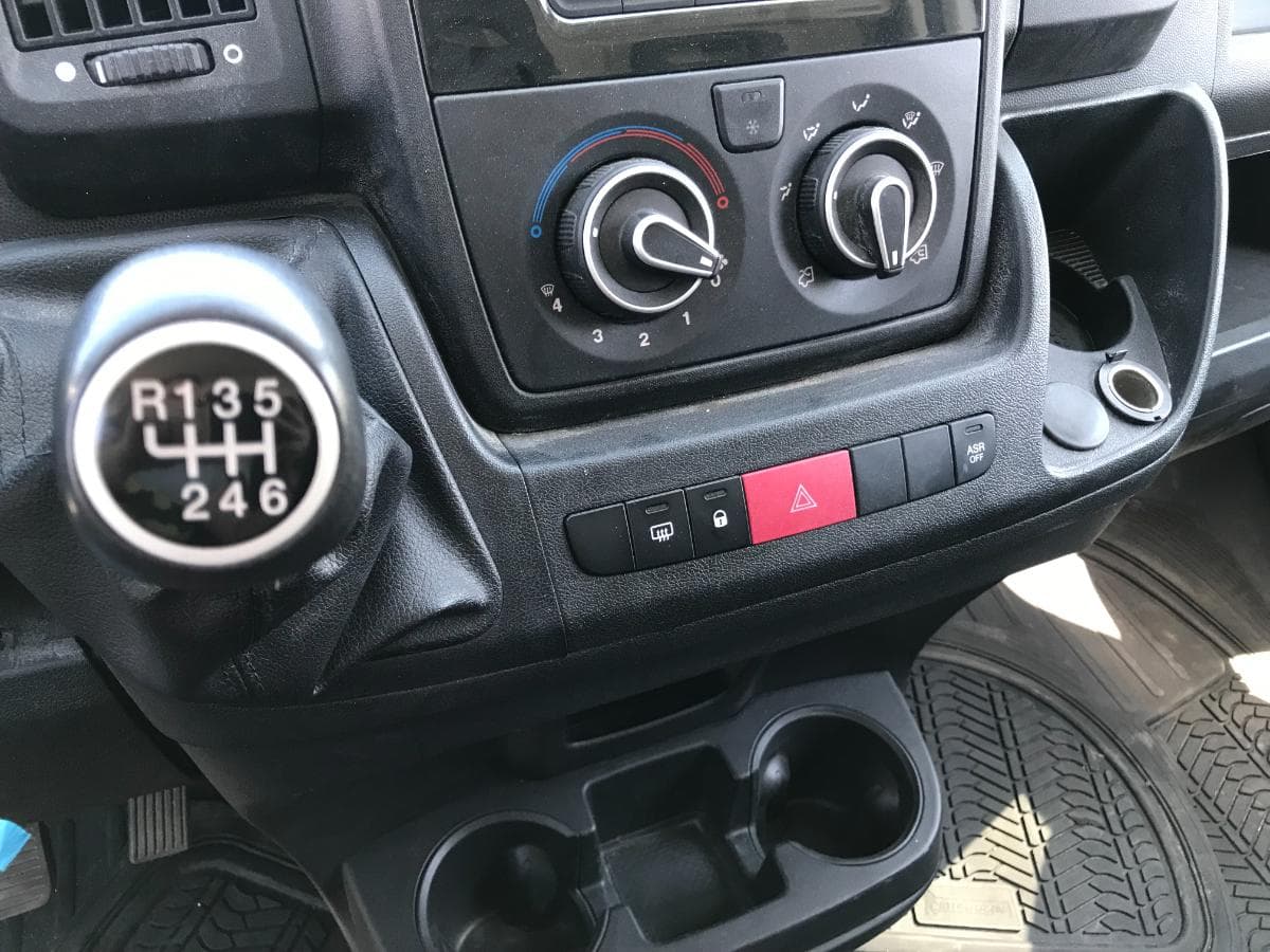 Peugeot Boxer 2.0 Blue HDI · Ano 2019 — imagem 26