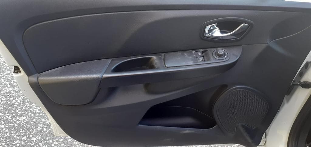 Renault Clio 1.5DCI · Ano 2014 — imagen 16