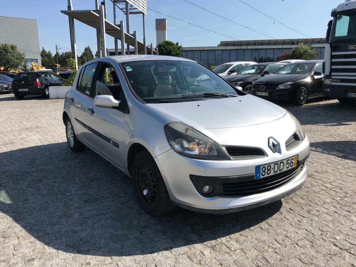 Renault Clio 1.5DCI · Ano 2007 — imagem 1