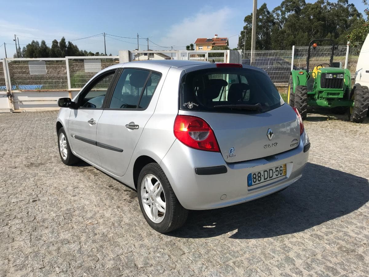 Renault Clio 1.5DCI · Ano 2007 — imagem 9
