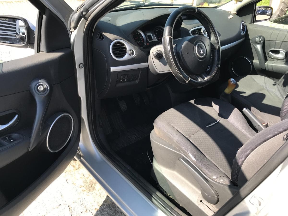 Renault Clio 1.5DCI · Ano 2007 — imagem 19