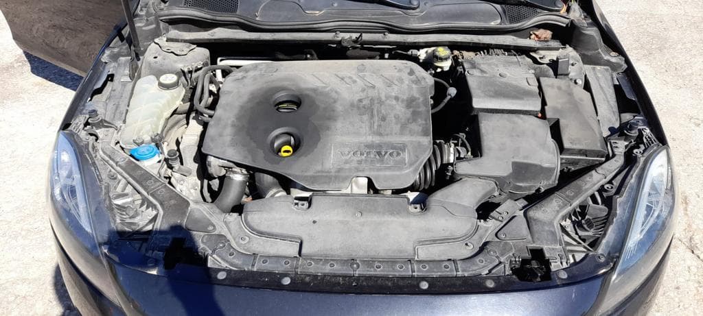 Volvo V40 D2 · Ano 2012    08-TO-72 — imagem 3