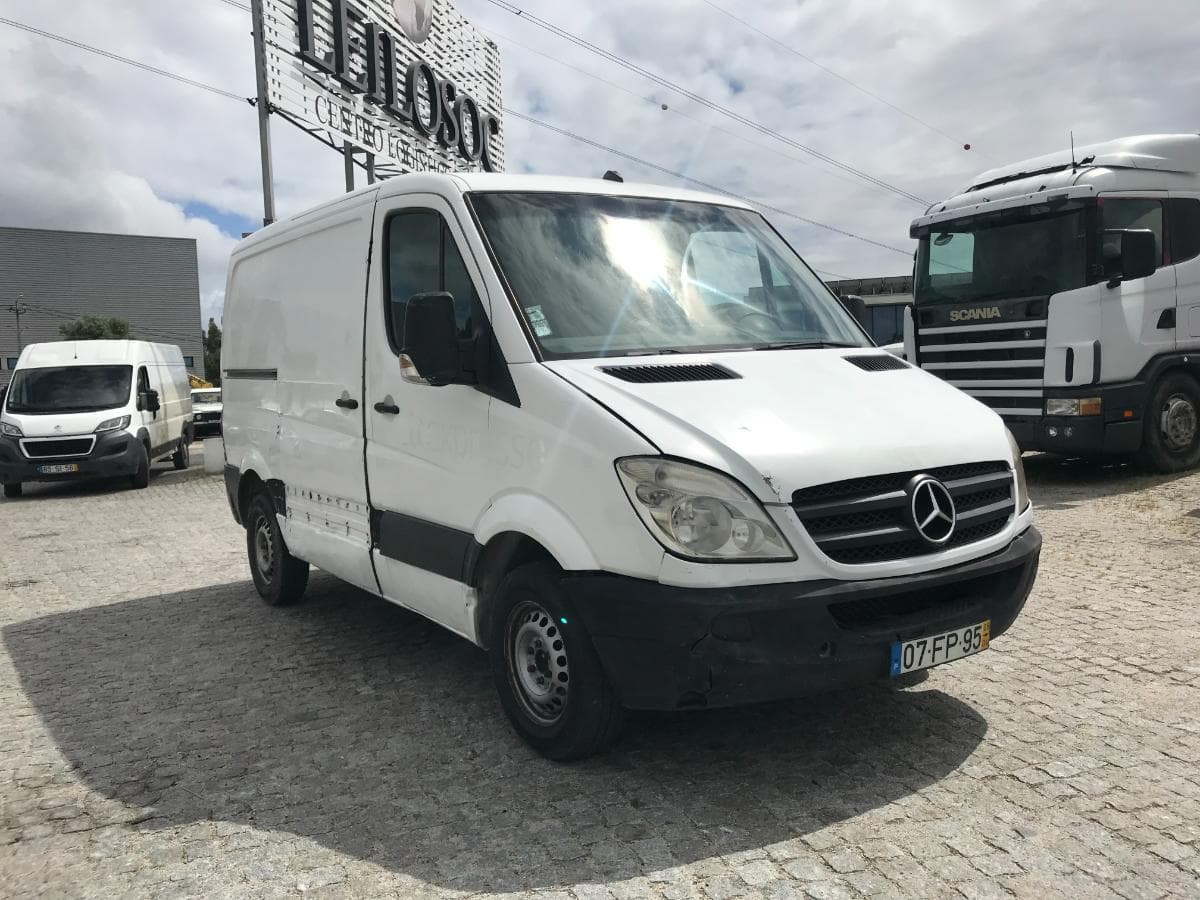 Mercedes-Benz 211 CDI · Ano 2008 — imagem 1