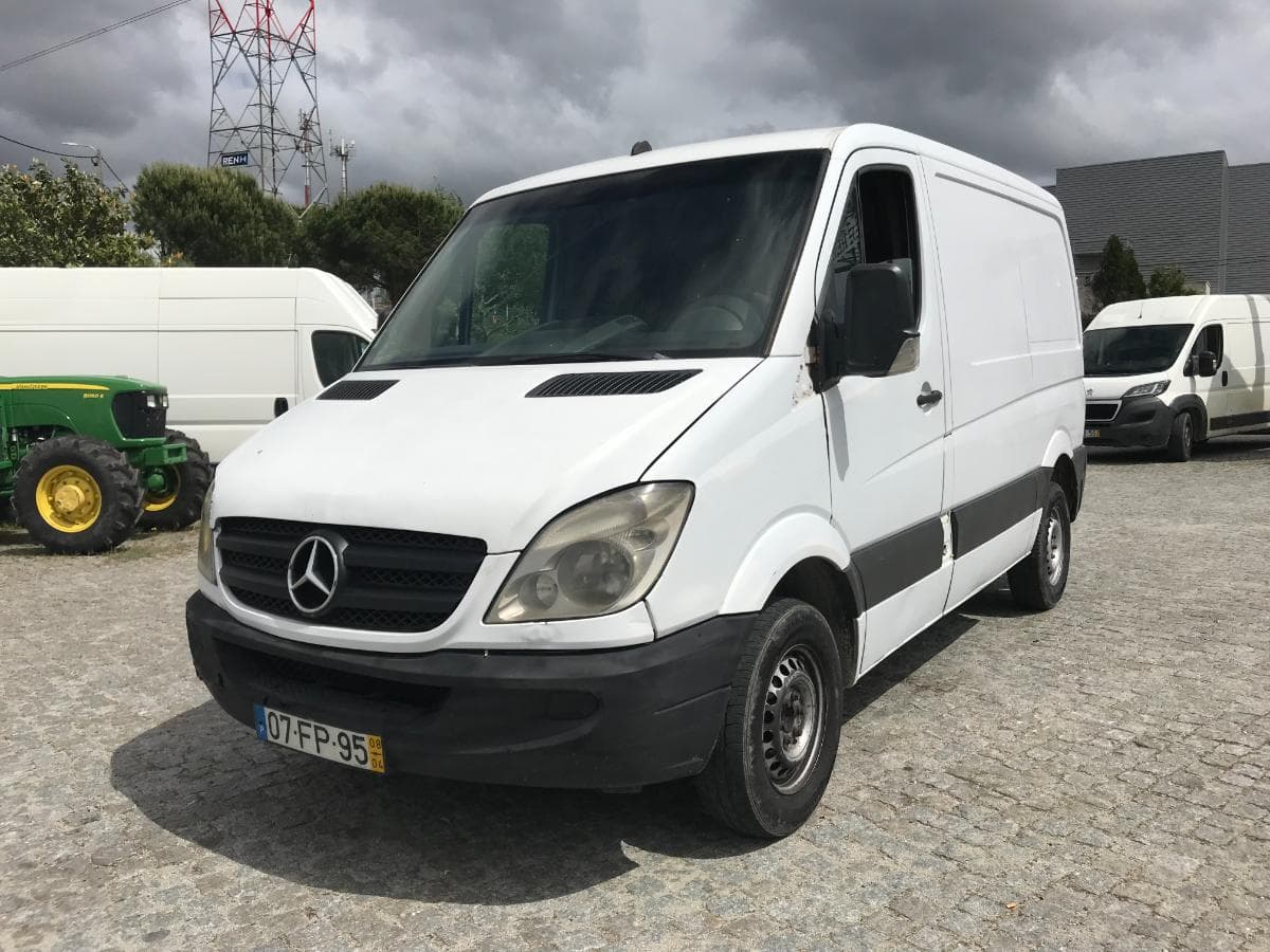 Mercedes-Benz 211 CDI · Ano 2008 — imagem 5
