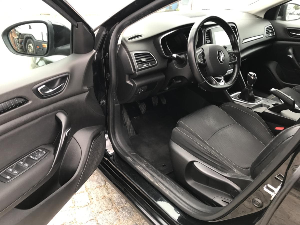 Renault Mégane 1.5 DCI · Ano 2016 — imagen 17